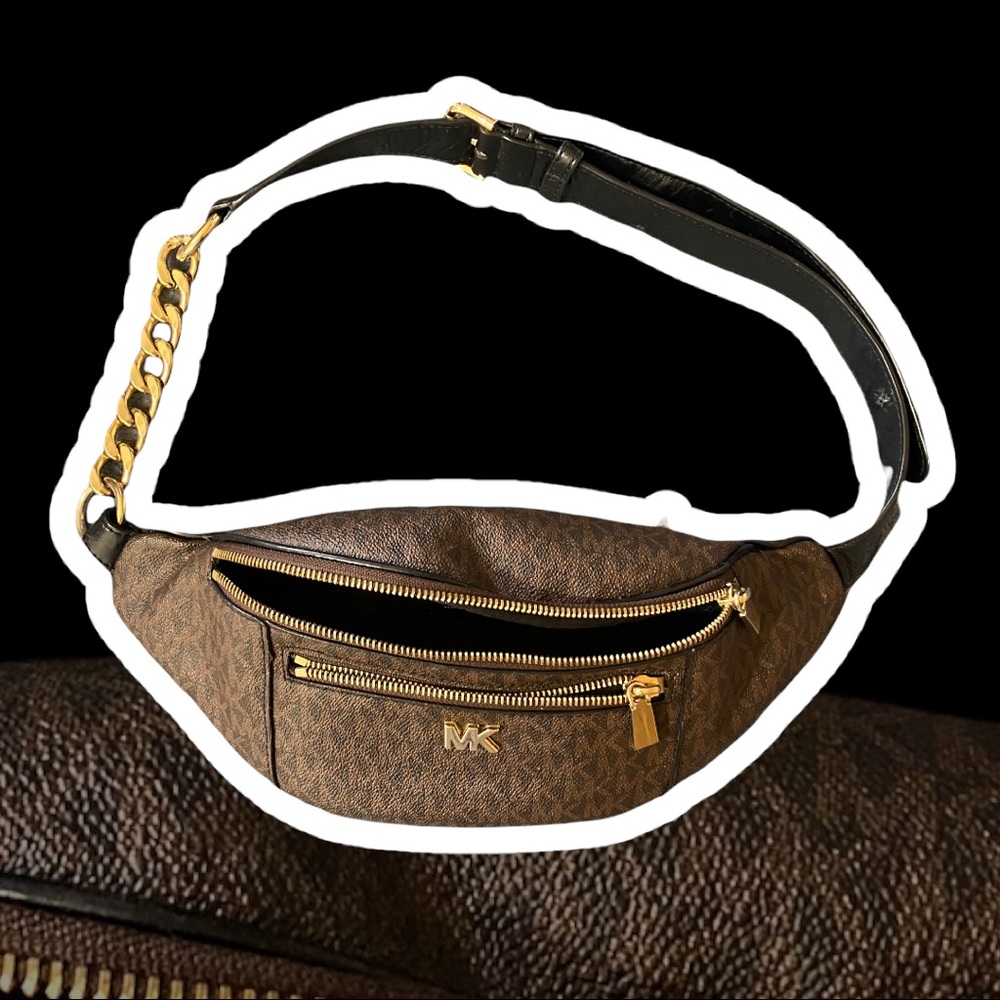 Michael kors authentic Fanny purse